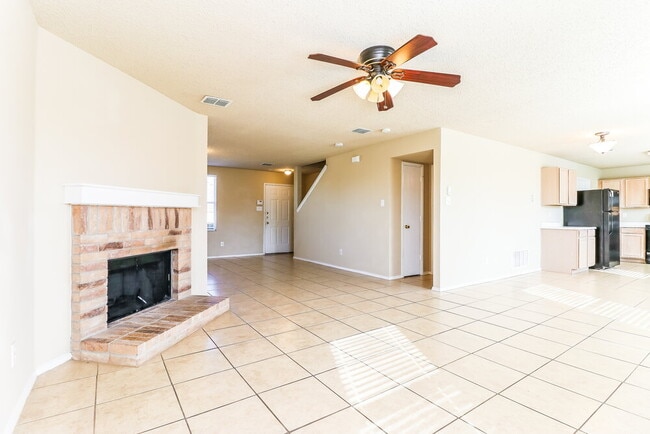 Photo - 521 Merton Ct