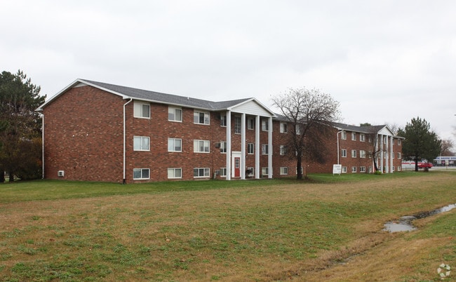 Photo - Colonial Estates Apartments