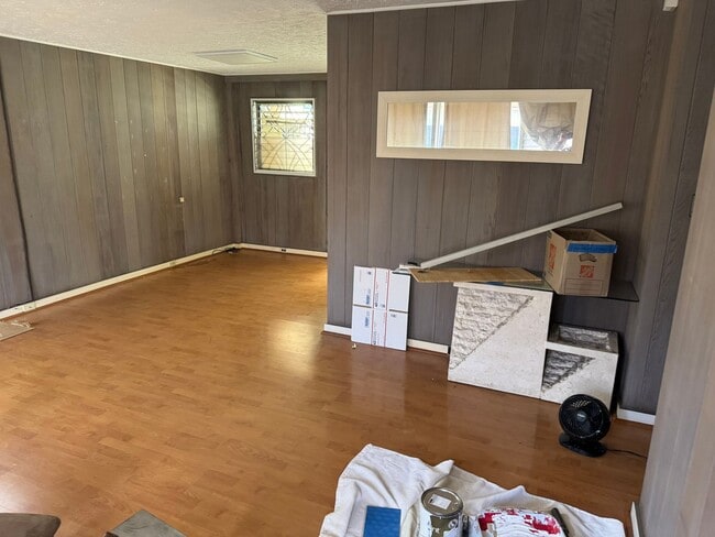 Building Photo - Single family home on Gulick Ave in walking distance to business district