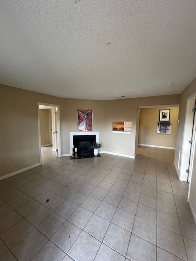 Building Photo - 843hm Unit 843B