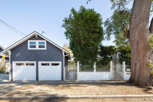 1606 Myra Ave
