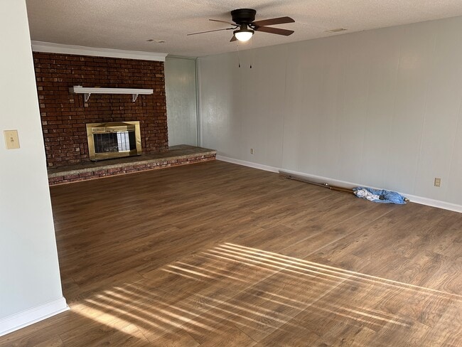 Photo - 323 Lance Cir