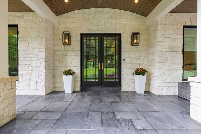 Photo - 306 Pinecrest Rd NE