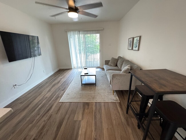 Building Photo - 4015 W 7th St Unit SI ID1296517P