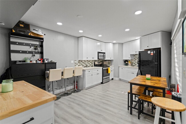 Photo - 22940 Oxford Pl