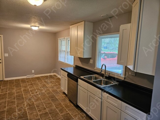 Photo - 7508 Maple Ave