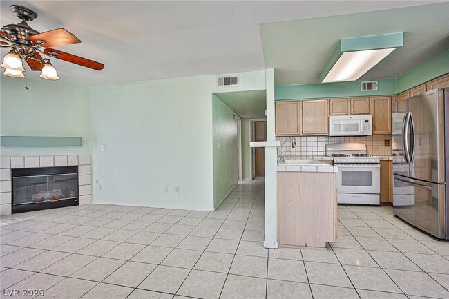 Photo - 4955 S Lindell Rd Unidad 221