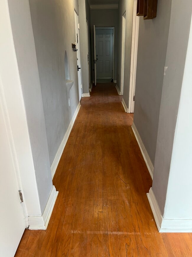 HALLWAY - 709 N Harper Ave Unit 709 Harper