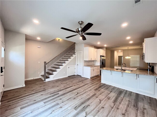 Photo - 1452 Sligo St