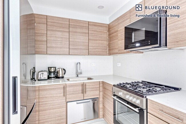 Photo - 340 E 51st St Unidad SI FL3-ID711