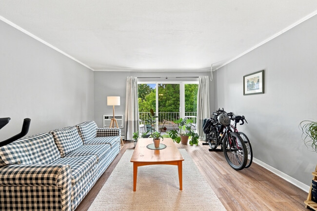 Photo - 5115 Blodgett Ave