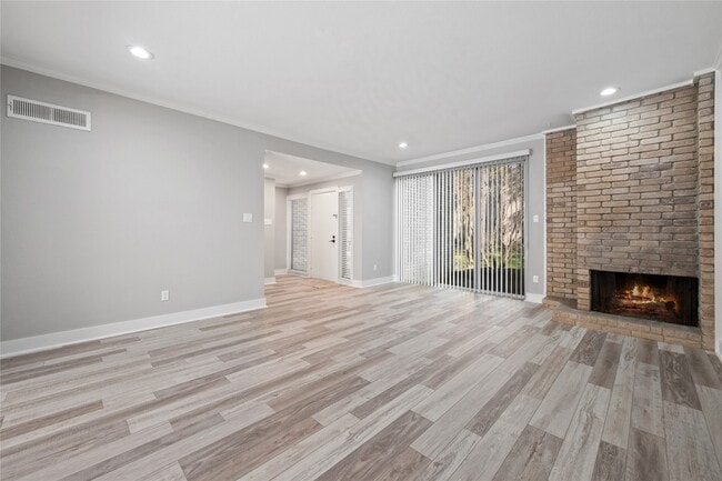 Photo - 2113 Lake Village Dr