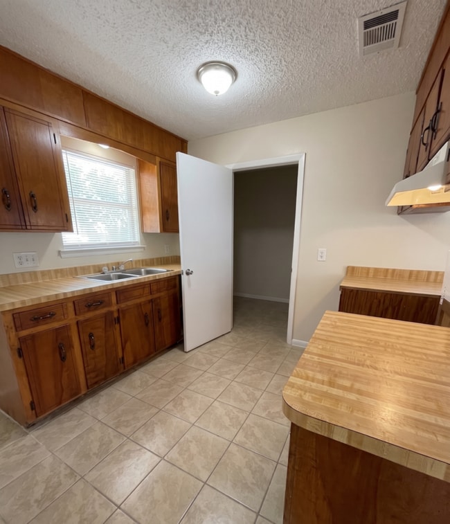 Photo - 547 S 61st Ave