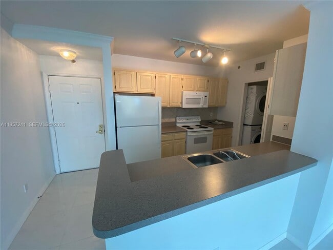 Photo - 2665 SW 37th Ave Unit 508