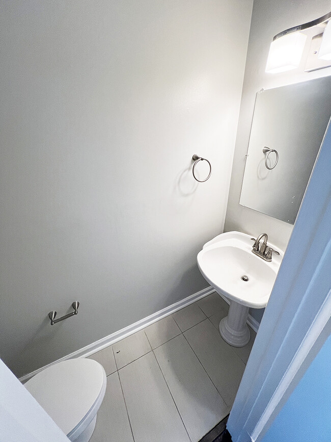 Photo - 3069 Hawthorne Dr NE