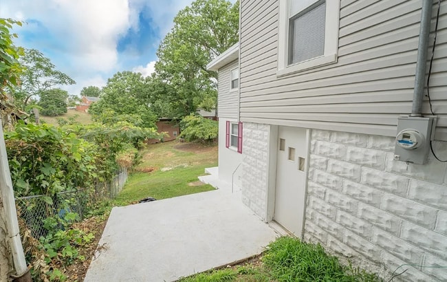 Photo - 935 Somerset Dr