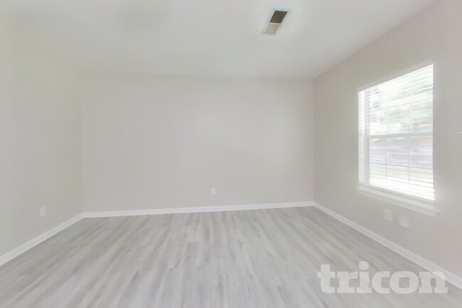 Photo - 141 Wood Way