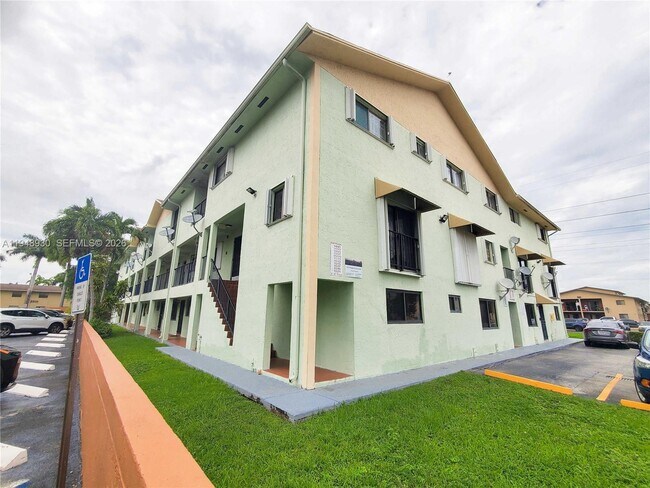 Photo - 1519 W 42nd Pl Unit 17