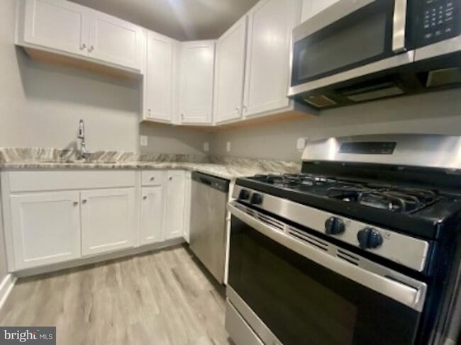 Photo - 218 W King St