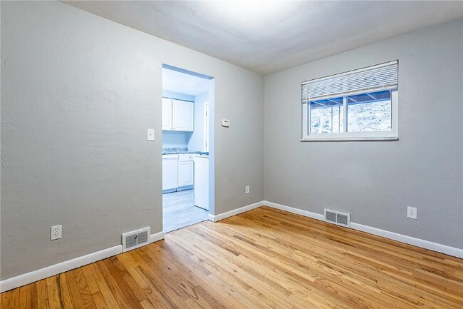 Photo - 2273 Pauline Ave