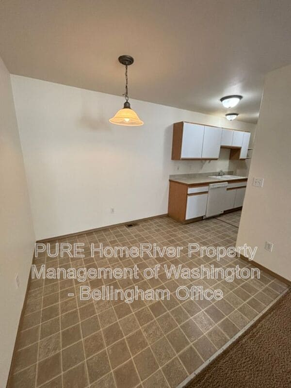 547 Woollen Rd