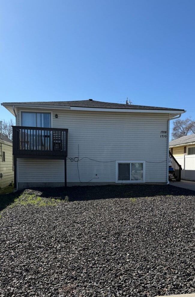 Building Photo - 4 Bedroom Duplex