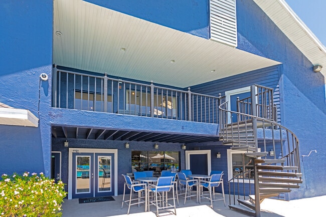 Casa club con patio - WestEnd