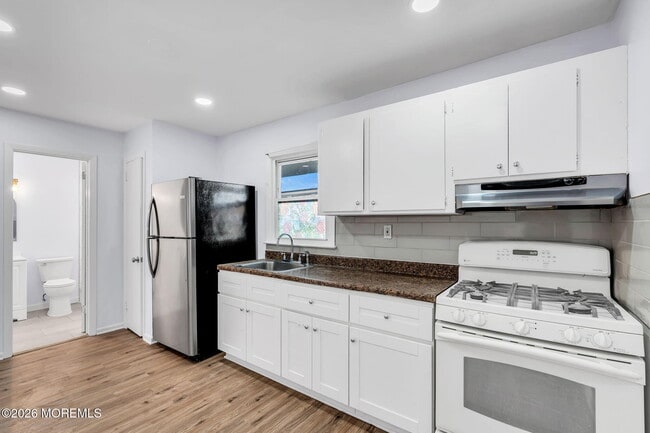 Photo - 105 Clark St