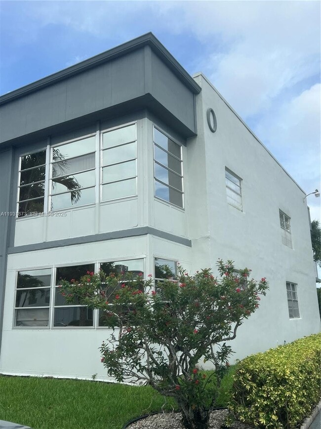 Photo - 720 Burgundy L Unit 720