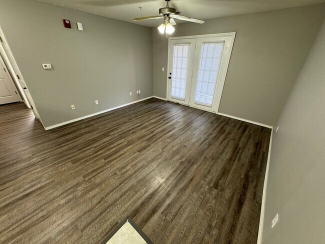 Photo - Updated 1 bedroom 2 bathroom apartment on ... Unit B 106