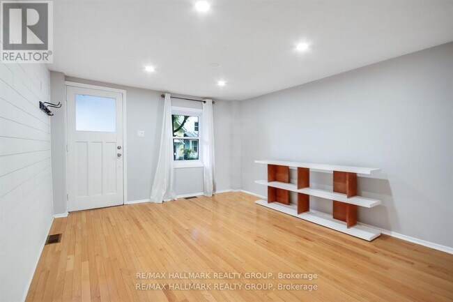 Photo - 231 St Andrew St