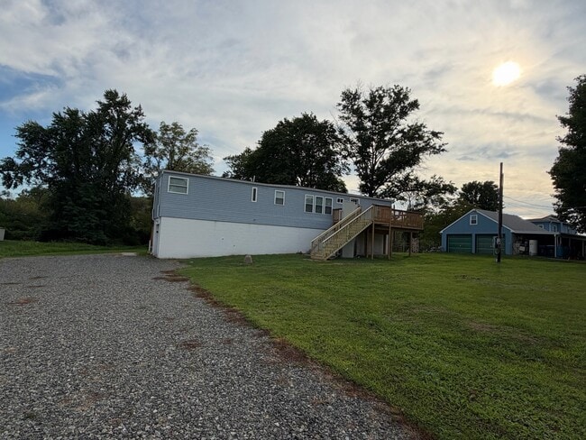Building Photo - 770 River Rd