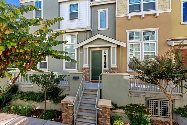 Building Photo - Coming Soon: 3 Bed 2.5 Bath Townhome in Mo...