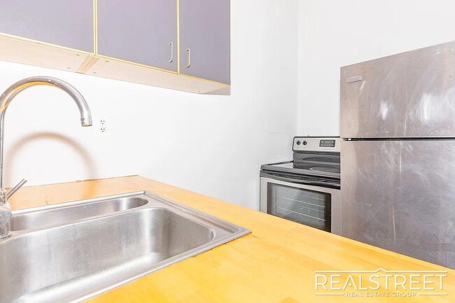 Photo - Stylish & Spacious Apartment in the Heart of Bushwick Unit 2L