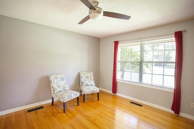 Photo - 2992 Corrib Dr