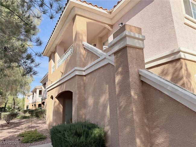 Photo - 401 Amber Pine St Unidad 202