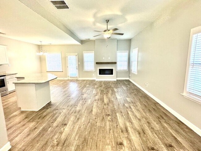 Photo - CrimsonwoodDrive112 Unit 1