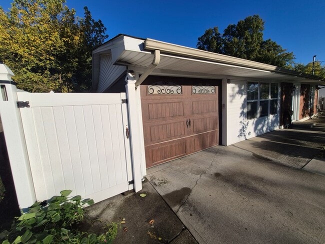 Photo - 65 Miriam Dr