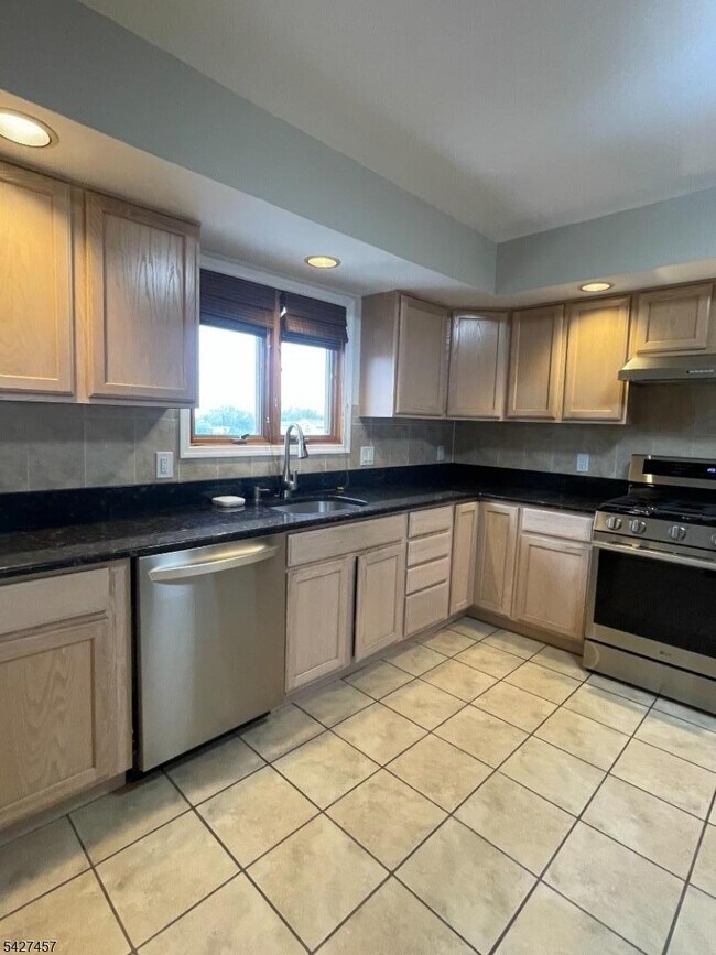 Photo - 254 Crystal St