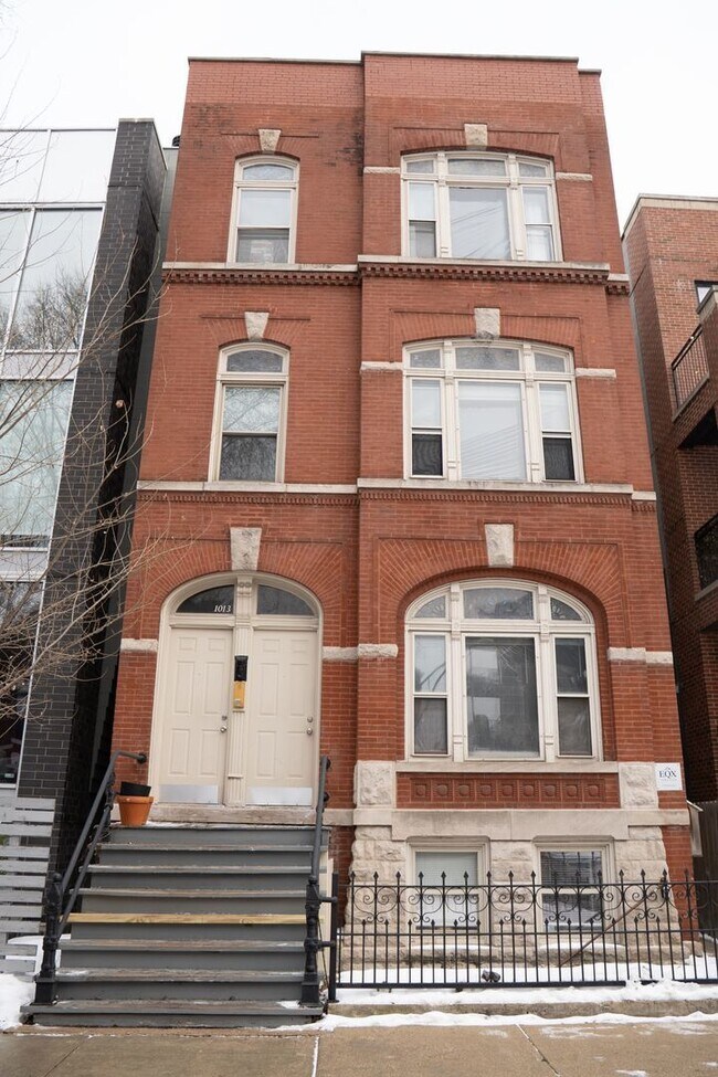 Building Photo - 1013 N Winchester Ave Unit 2