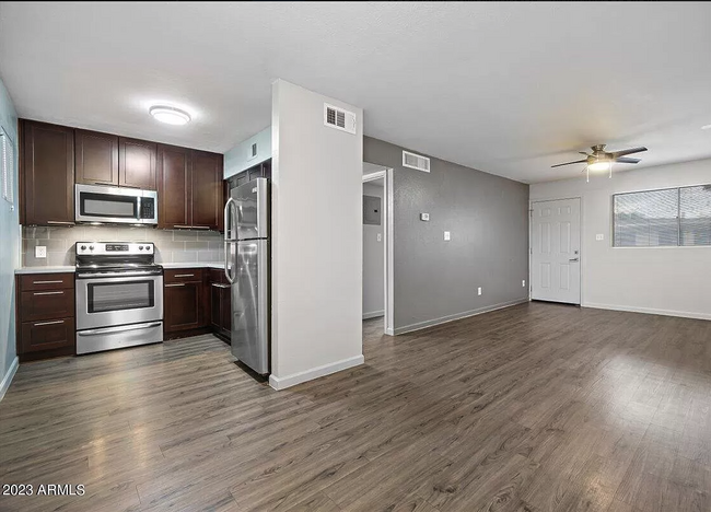 Kitchen - 2326 E Pinchot Ave Apartments Unit 3