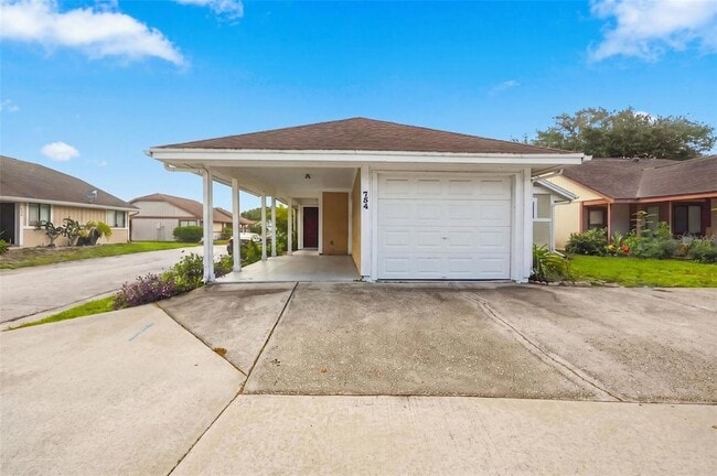 Building Photo - 754 Summerland Dr