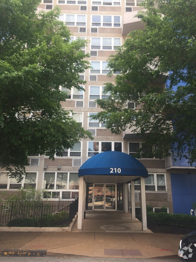 Building Photo - 210 N 17th St Unit Blucity Space Rental