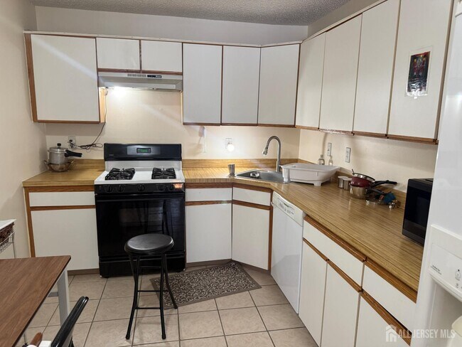 Photo - 207 Darwin Ln