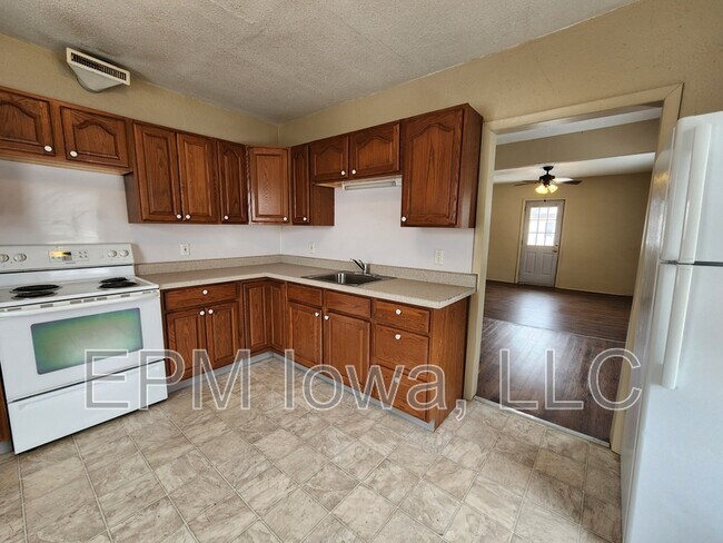 Photo - 604 1/2 West Seerley Boulevard