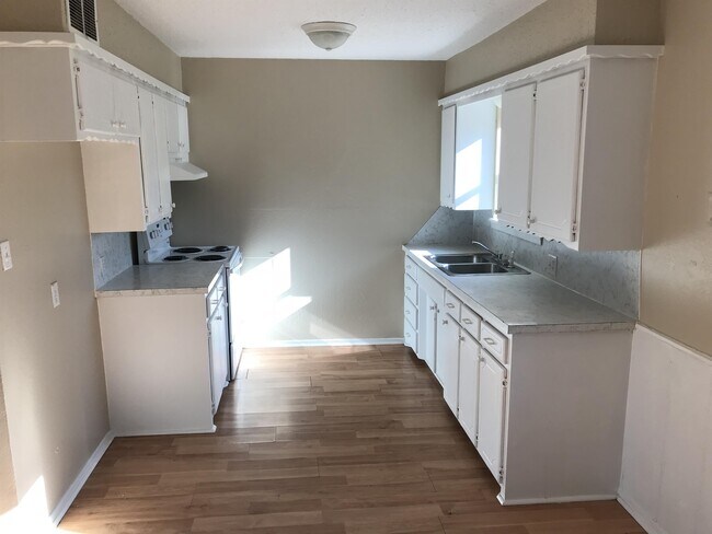 Photo - 520 W Highland St