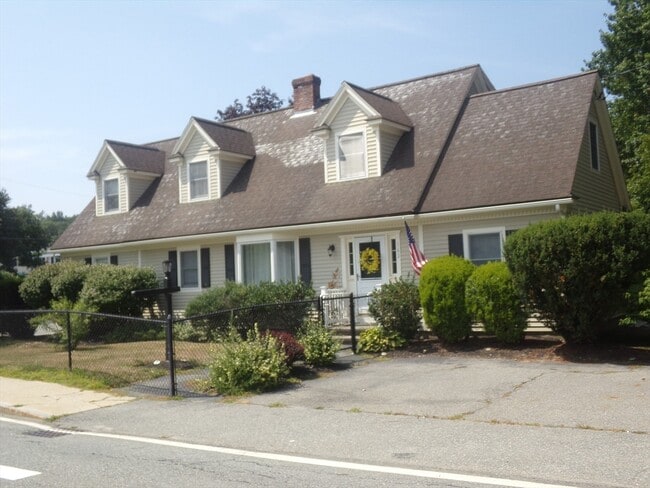 Photo - 162 Middlesex Ave Apartment Unit 1