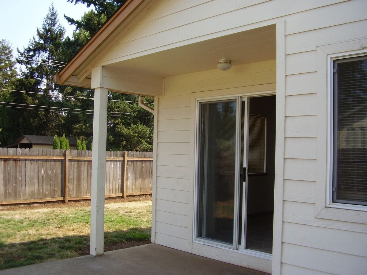 Coming Soon Spacious 3 Bedroom Ranch Home on Corner Lot – 98682 - Coming Soon Spacious 3 Bedroom Ranch Home on Corner Lot – 98682