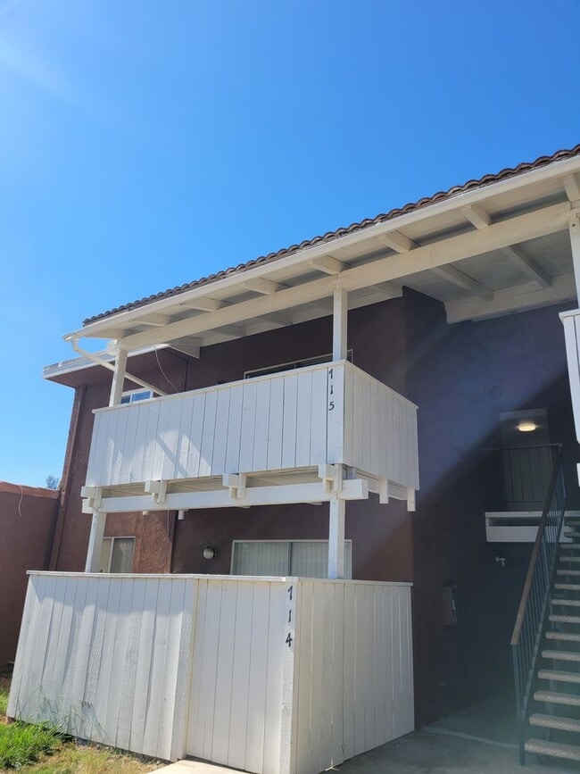 Building Photo - Peppertree Ventura Upper level 2+1 Condo w... Unit 715