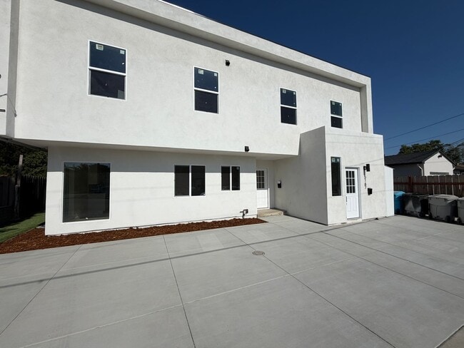 Photo - 5165 Ewing St